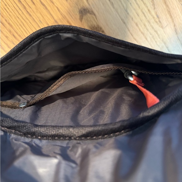 Keen Montclair Crossbody Bag EUC - Picture 5 of 8